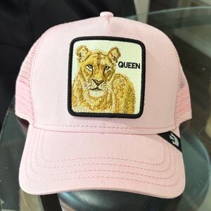 Que Pink Cap with Lion Embroidery